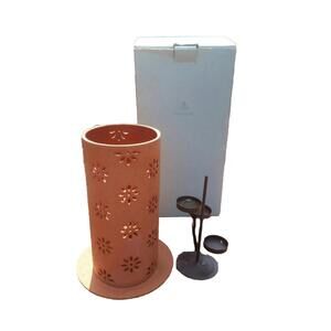 PartyLite Snowy Nights Snowflakes Hurricane with Candle Holder P7610  w/ Box